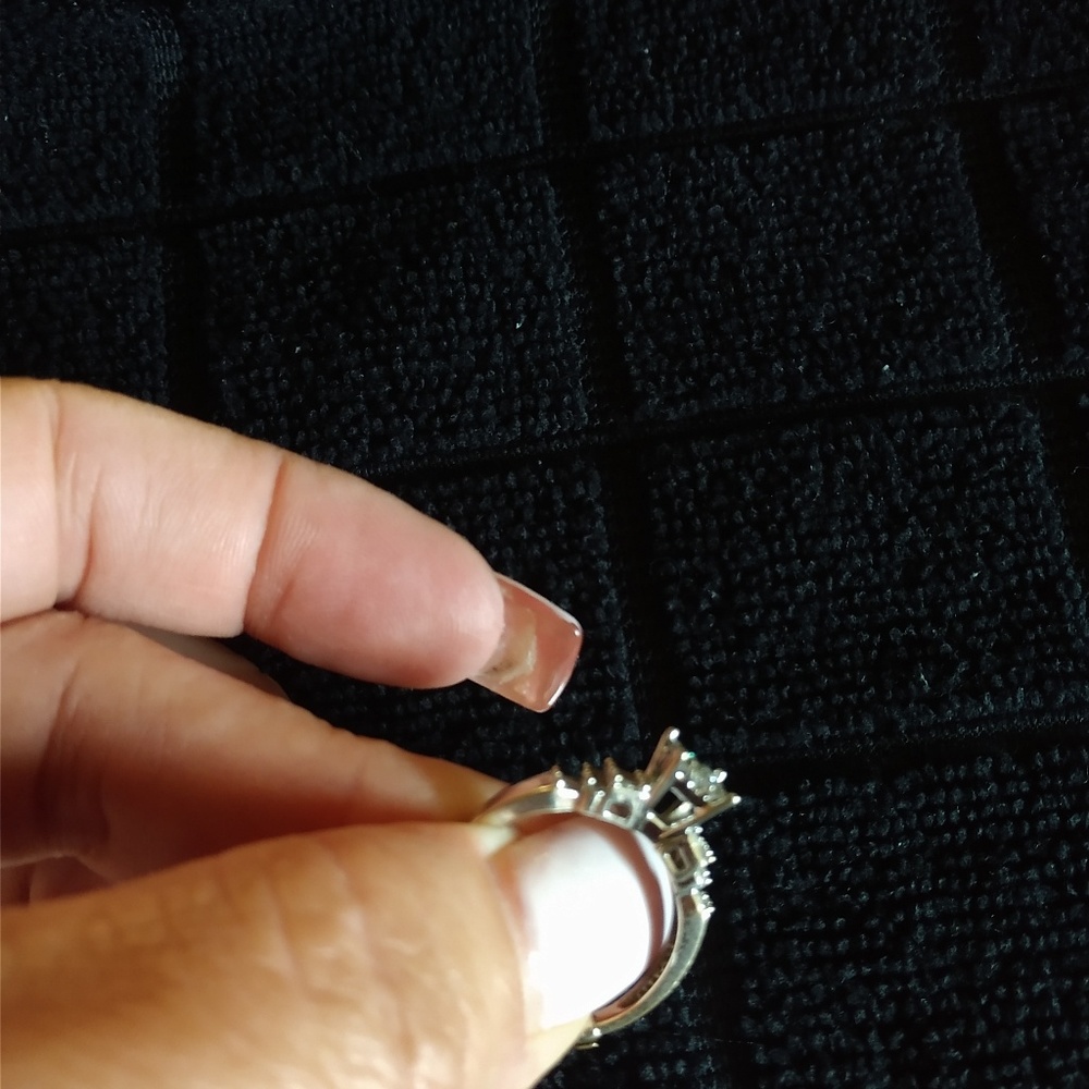 🔥🔥🔥Beautiful diamond ring!! Engagement - Picture 8 of 8